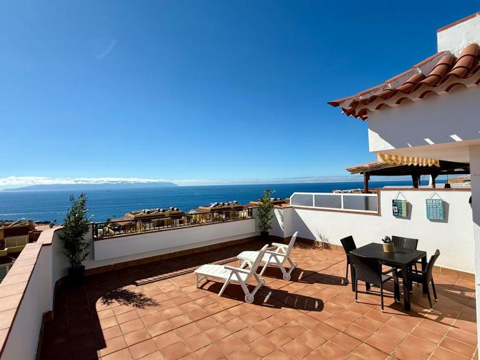 Grand and luxurious duplex with large terrace and amazing sea views