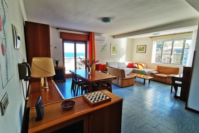 Casa Magica Penthouse - Entire apartment with terrace overlooking the sea