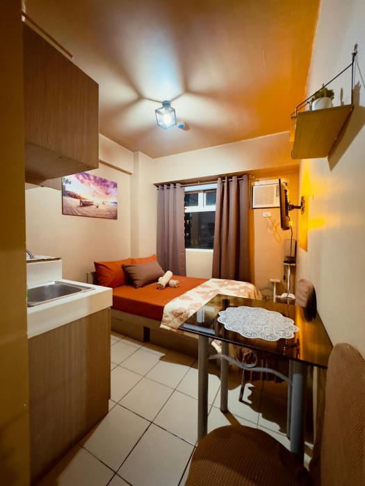 Urban Deca Shaw - PaulBerts Cabins I