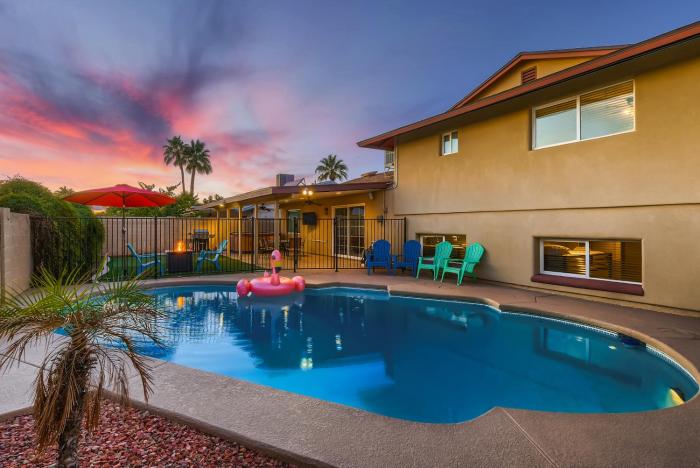 5 min to Old Town l Heated Pool l Spa l Game Room l Putting Green