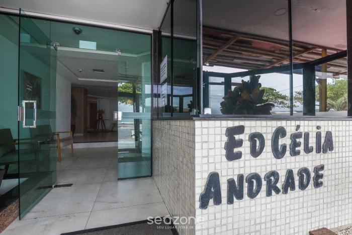 Aptos. em prédio à beira-mar na Praia do Morro - CEAs