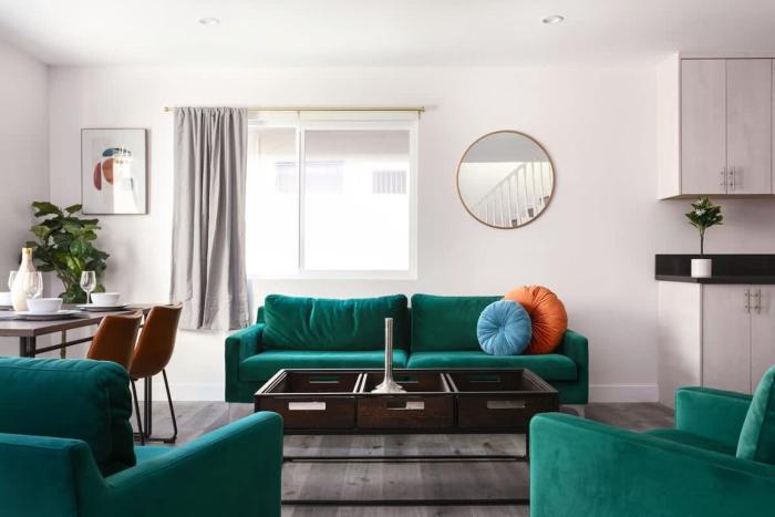 Relax in Spacious 3BR Apt Sleeps 8 and Parking