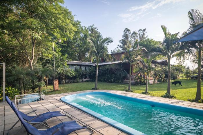 Casa Angi, con jardín y piscina en Sanber