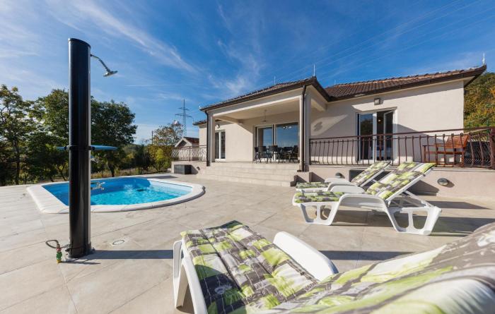 Beautiful Home In Sinj