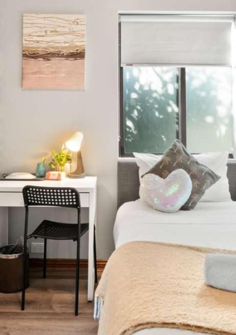 Cozy King Single Room - Near Station & Olympic Park - Shared Bathroom