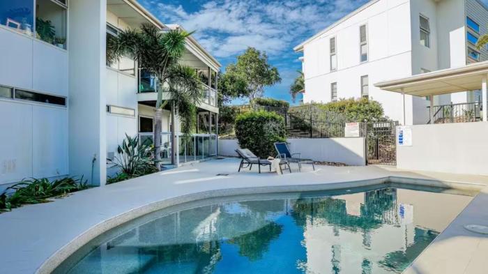 Dolphin Court - 4 BR w Pool & Ocean Views