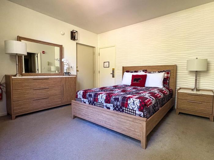 Cozy Attitash Getaway-Hotel Room-Pool-Hot Tub