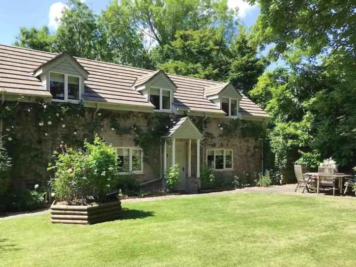 2 Bed in Lyonshall 93321