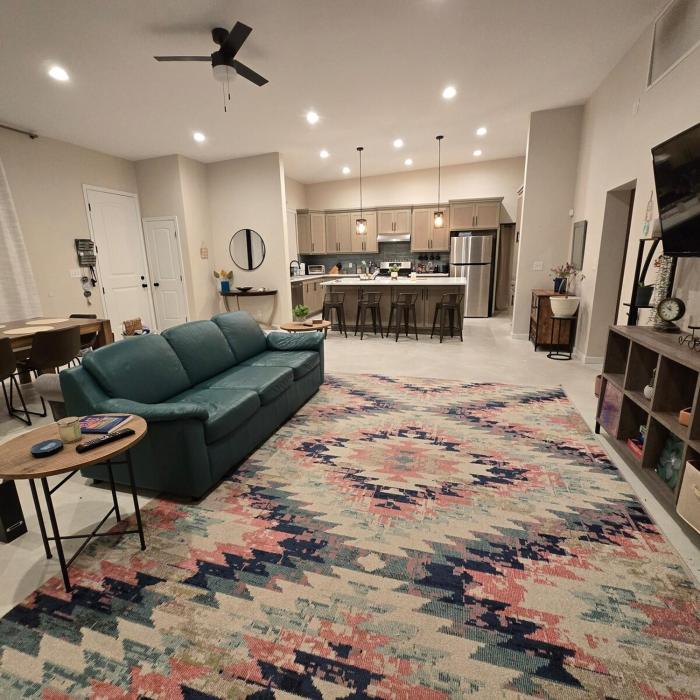 1-acre Spacious Desert Oasis Retreat near Downtown