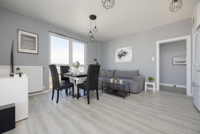 Rondo Wiatraczna Skyview Apartment with Parking Space & Balcony by Noclegi Renters