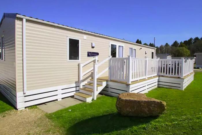 Forest Edge 2 Bedroom Sublime Caravan with Hot Tub