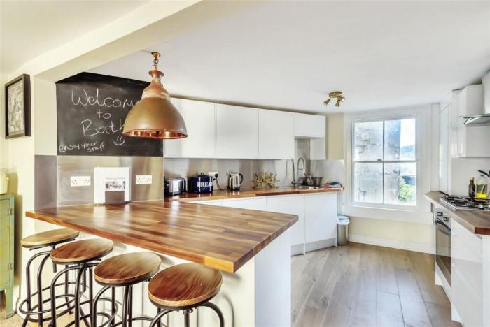 Very Central Georgian Apartment