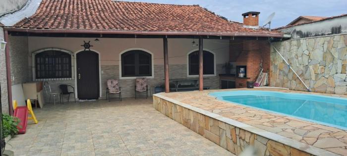 Casa 2 quartos com piscina e churrasqueira