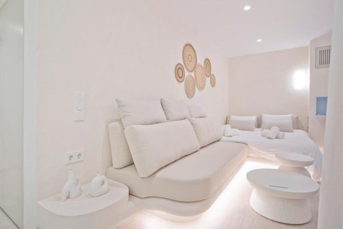 Radiant Voula Studio, a stones throw from the Sea