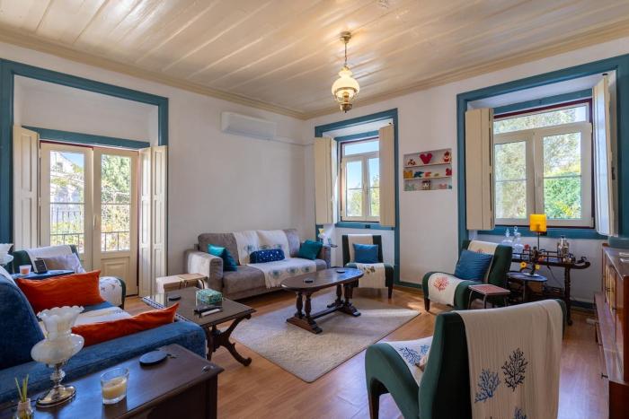 Casa Turquesa Pet-Friendly, Riverfront Home