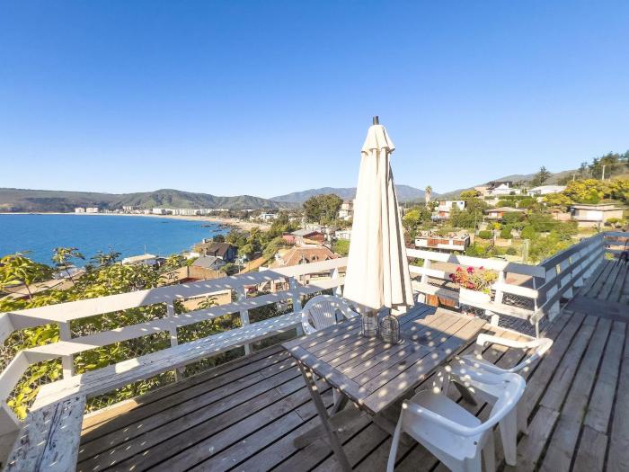 Cómoda casa con terraza y vista al mar en Papudo