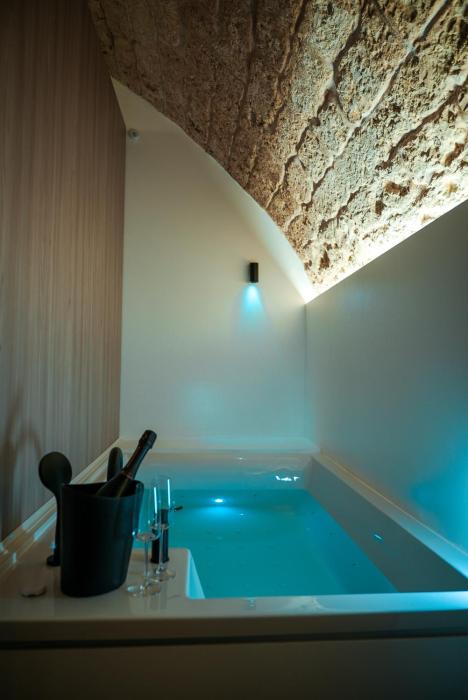 Myra Bari Bed & Spa