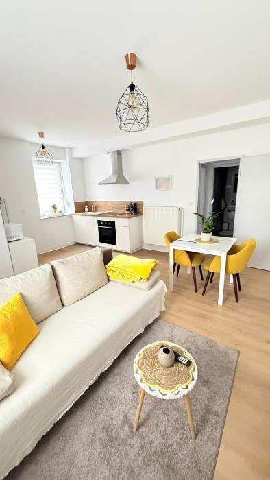 Charmant F2 avec extérieur et entrée indépendante