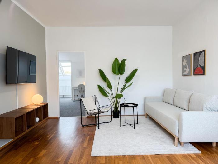 Bright Top-Floor Apartment near Naschmarkt