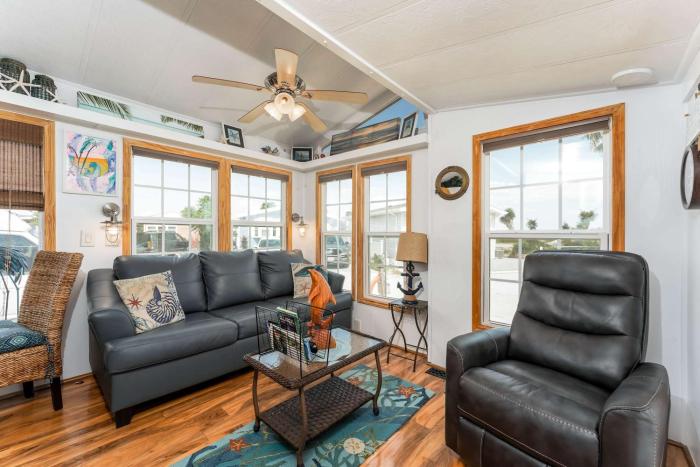 Charming 1BR Waterfront Retreat with Private Patio