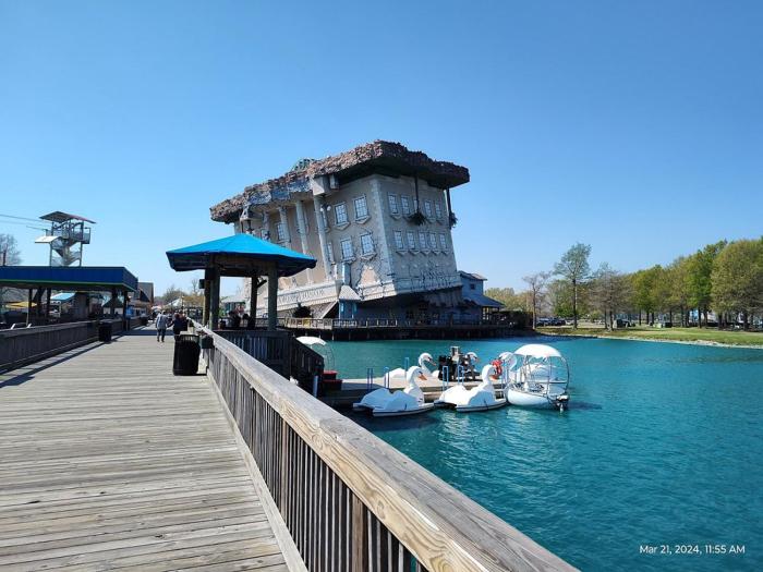 Shell Yeah! Location, Pools, Fun