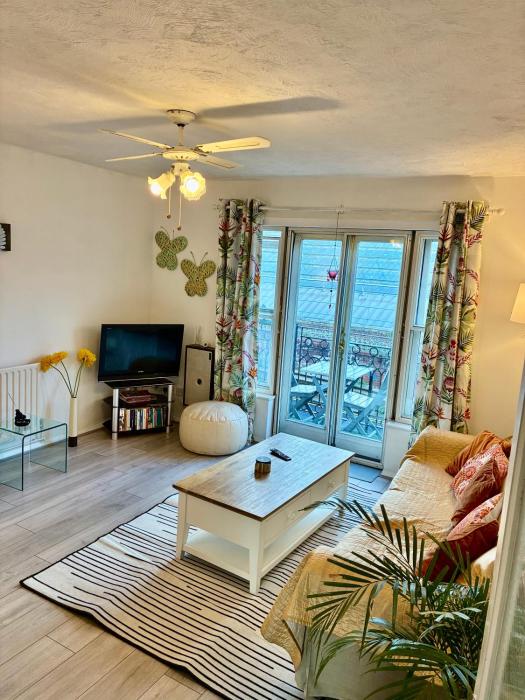 Central 2 bedroom flat by Brighton train station