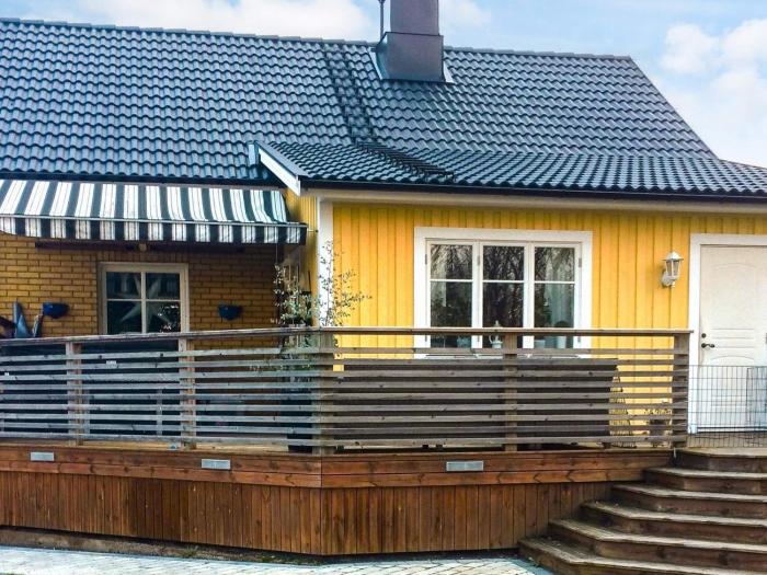 Family Villa with Hot Tub in Ronneby