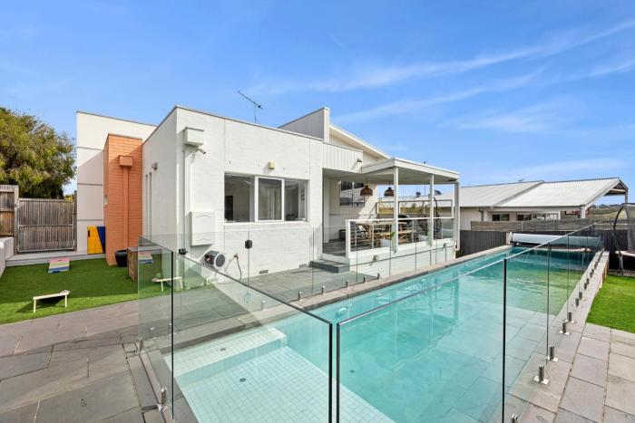 Beach Road Pool Escape