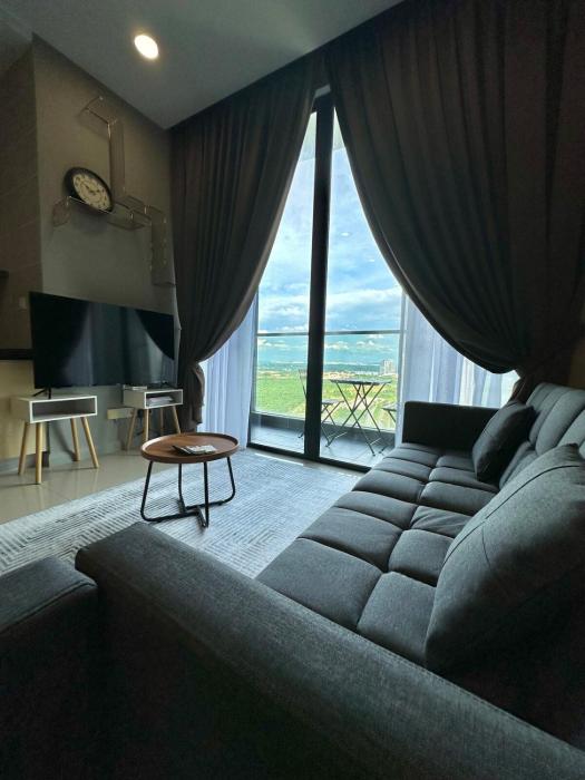 D Pristine 4 bedder apartment 2325 opp legoland