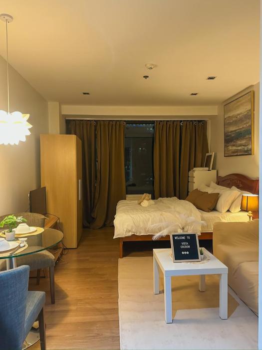 Cozy and Aesthetic Vibes - Makati Manila Staycation