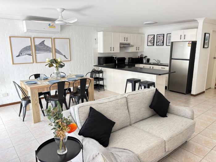 Catalina Cove-From Door to Shore in 2 Minutes