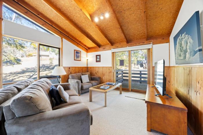 Alpine Vista with Stunning Mt Buller Views