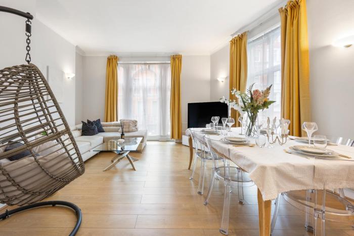 Charming Oxford street Home away