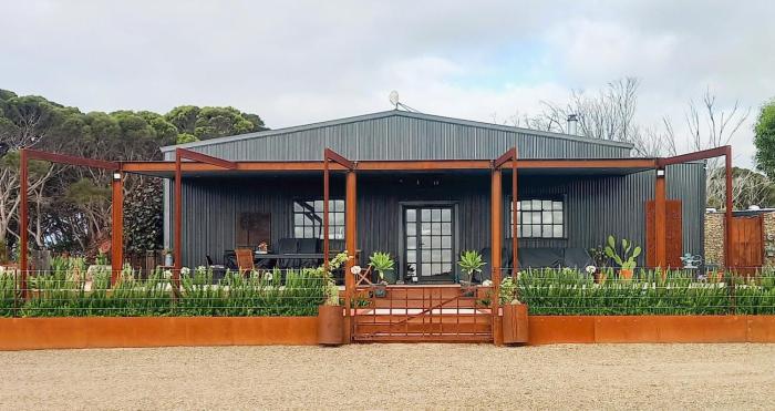 The Rusty Kangaroo 1 - Premium Ocean-View Couples Retreat