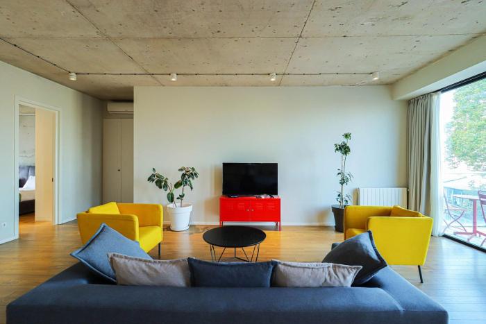 Spacious 3 BedroomR and 2 balcony Apartment in the city center