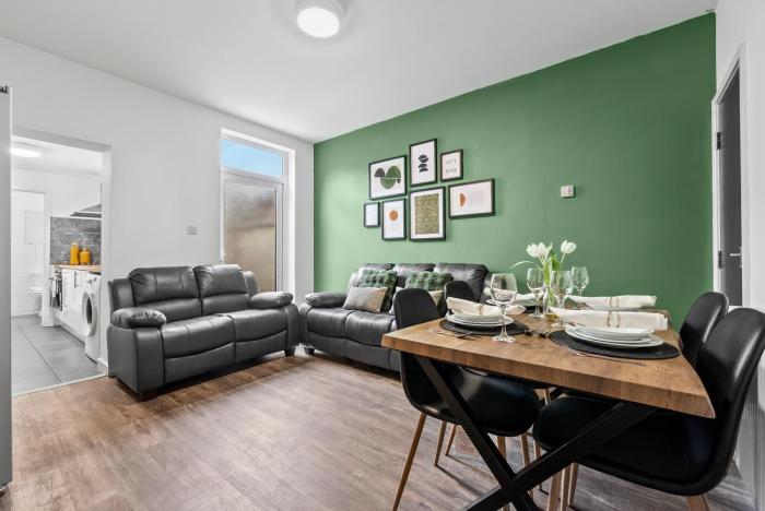 NEW! 4BR 4BATH, Perfect for Contractors, Smart TVs, WiFi