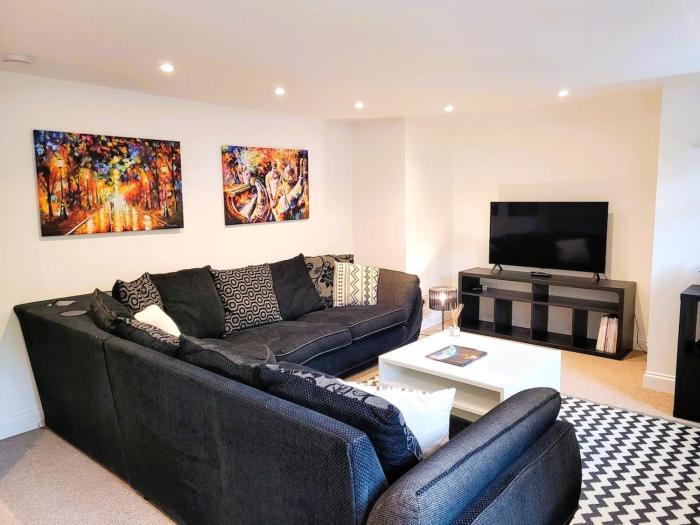 Walk to town, families & friends, easy parking