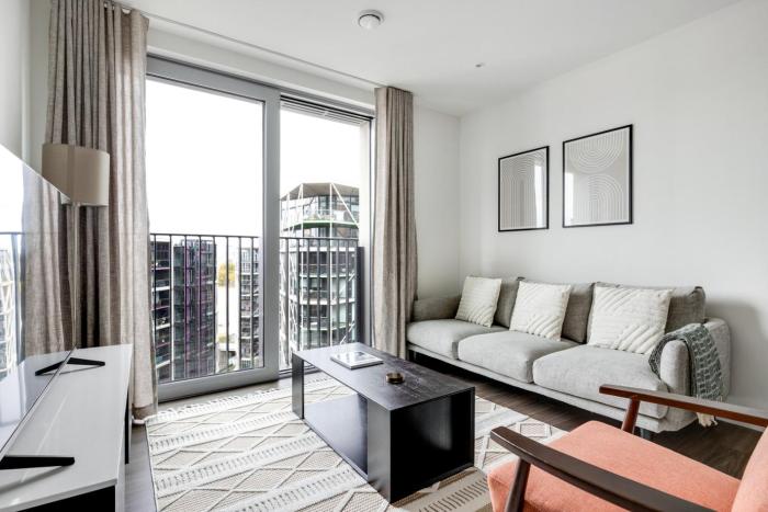 Blueground Nine Elms rooftop pool nr Battersea Park LON-685