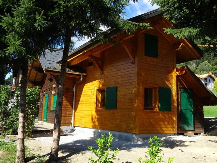 Chalet rénové Les Gets 8 pers, central, 150m commerces, 350m pistes, terrasse sud, parking privé - FR-1-802-84