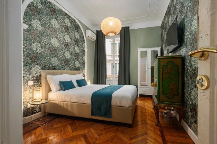 Classbnb - Luxurious and spacious 5-bedroom and 5-bath apartment, just 3 minutes from Milan central station metro, M2 green M3 yellow lines
