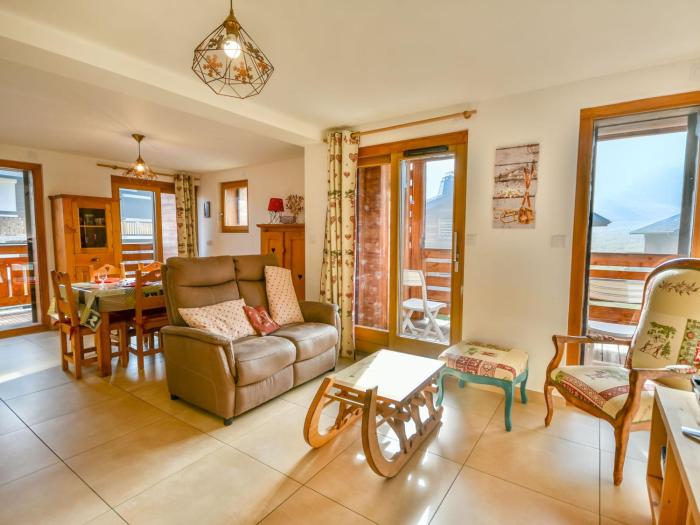 Superbe T3 neuf, idéal pour le ski, à 50m du téléski de la Turche, avec balcon et parking - FR-1-685-45