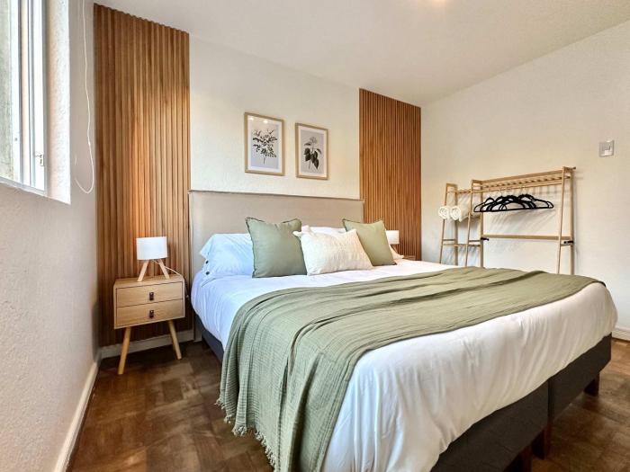 Amplio hogar entre MUT y Costanera center