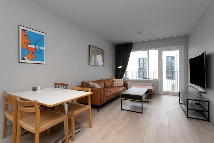 Central Reykjavík 2BR Apartment with Balcony