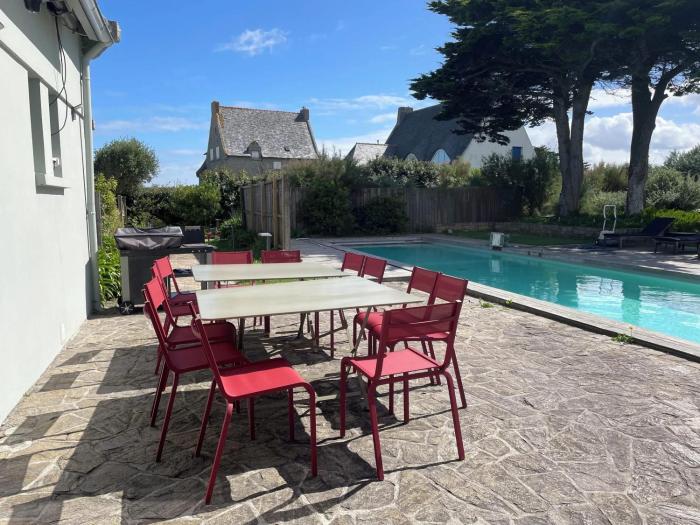 Villa spacieuse avec piscine à Plounéour-Brignogan