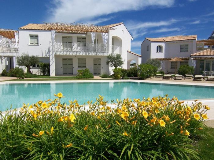 Les Maisons Apartments