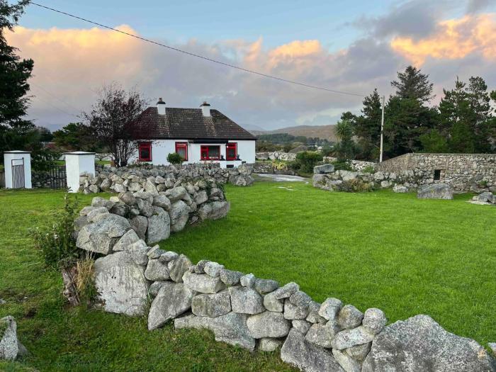 Cheerful and spacious 4-bedroom Cottage