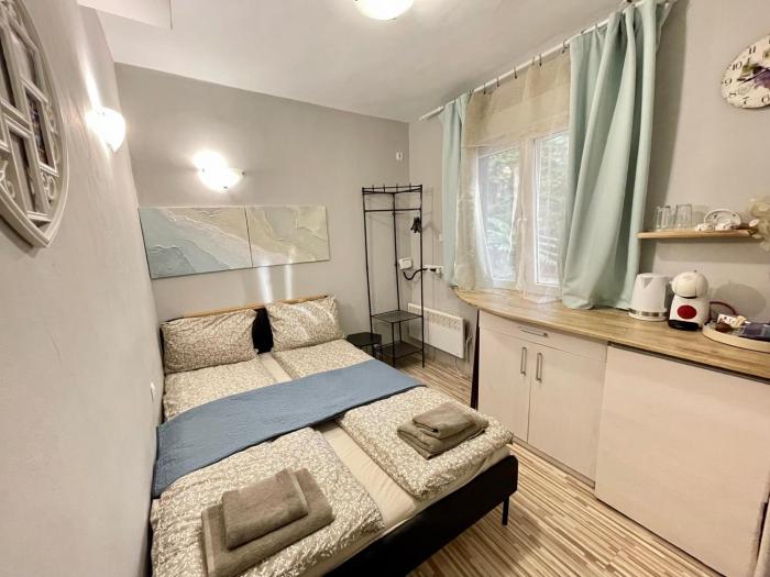 -The Conch- Room with Private Entrance and Bathroom