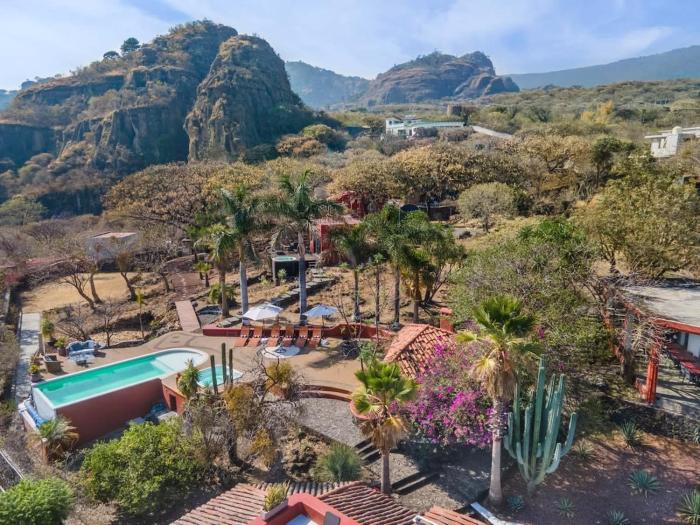 Private 5-Bedroom Compound with Pool Tepoztlán Retreat