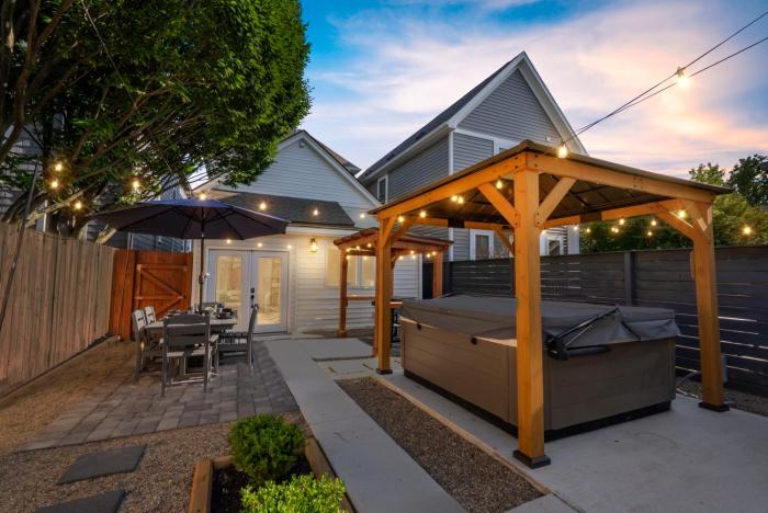 Zen Escape - Hot Tub, Sauna, Outdoor TV, Fire Pit