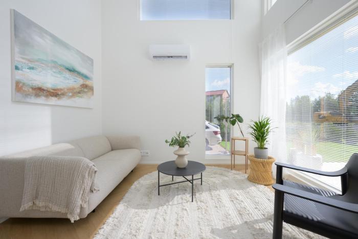 Luxury 3BR sauna stay, near airport train